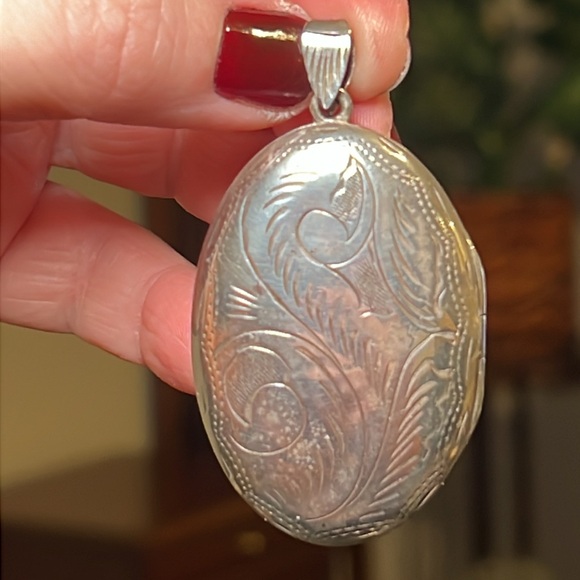 Vintage large etched sterling silver 925 oval locket necklace pendant - Picture 2 of 7